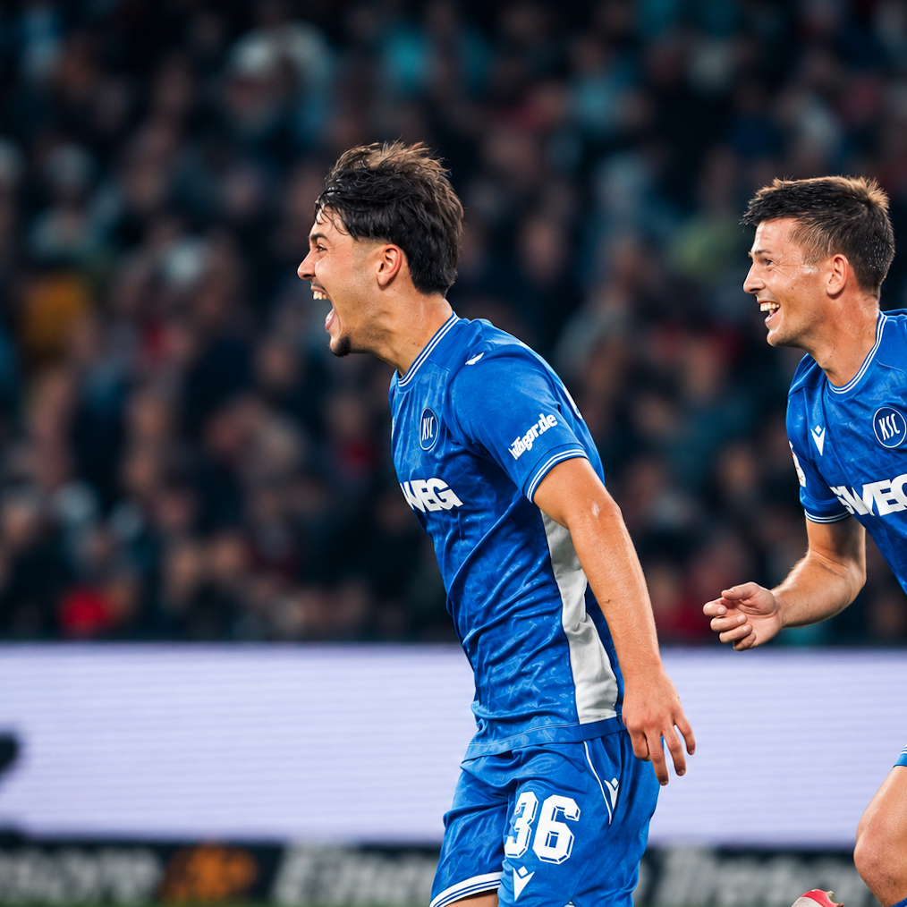 Karlsruher SC players celebrate during the 2:2 draw against Hannover 96 on 4 September 2026.