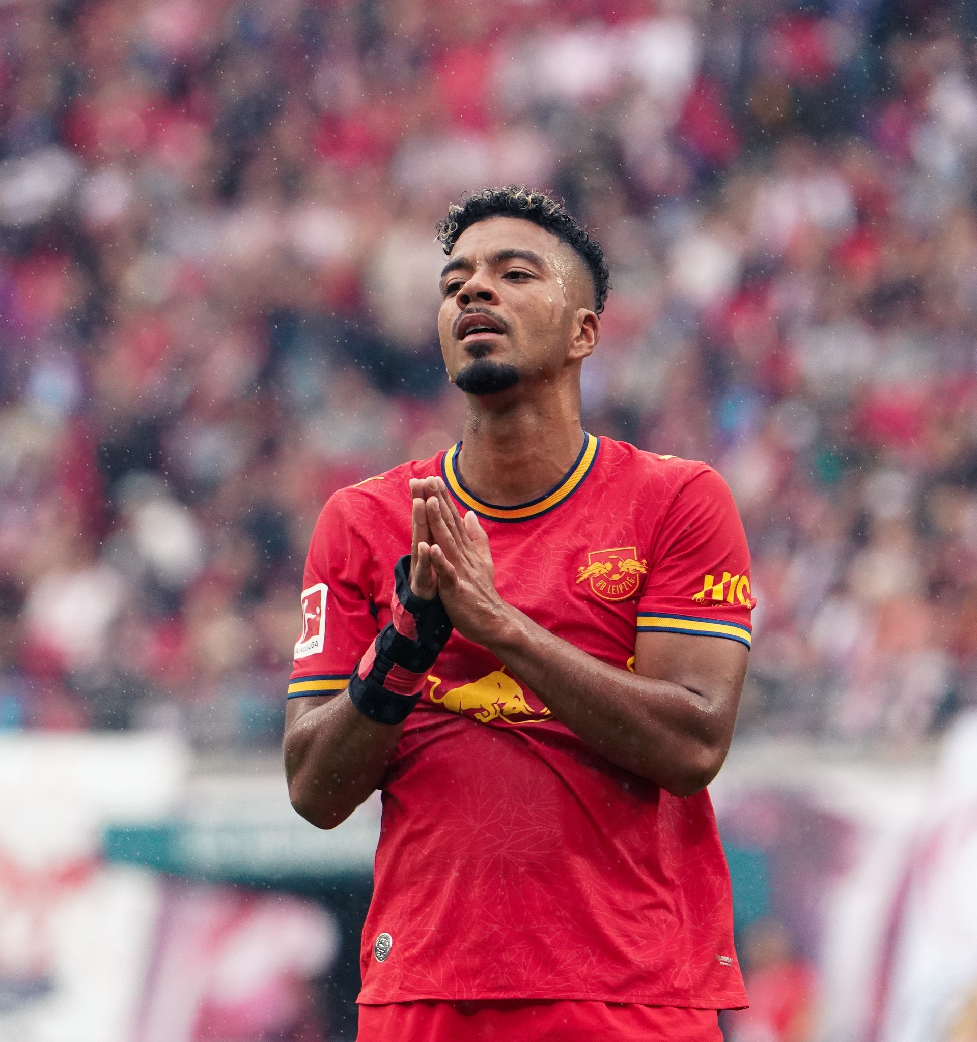 An RB Leipzig player applauds after the 5:0 Bundesliga victory over Hamburger SV at the Red Bull Arena in Leipzig on 13 September 2026.